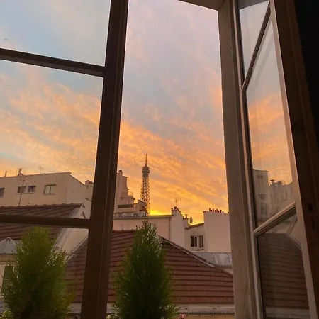 Parisian Hideaway Apartament