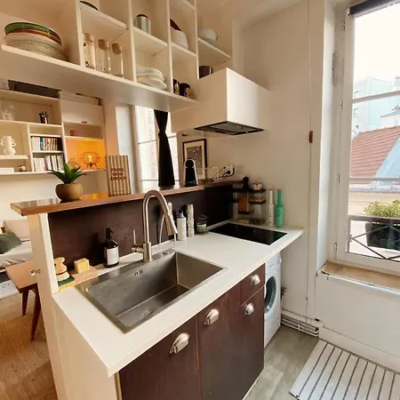 Parisian Hideaway 아파트 *